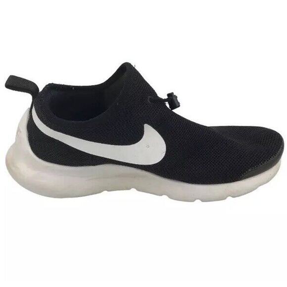 Nike Aptare Essential Sneaker Black White Slip On Shoes Women's 9.5 881190-002 - Picture 6 of 13
